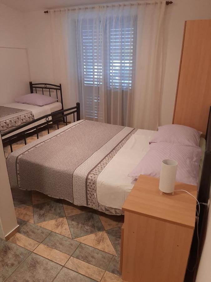Apartments Marta Starigrad Paklenica Exterior photo
