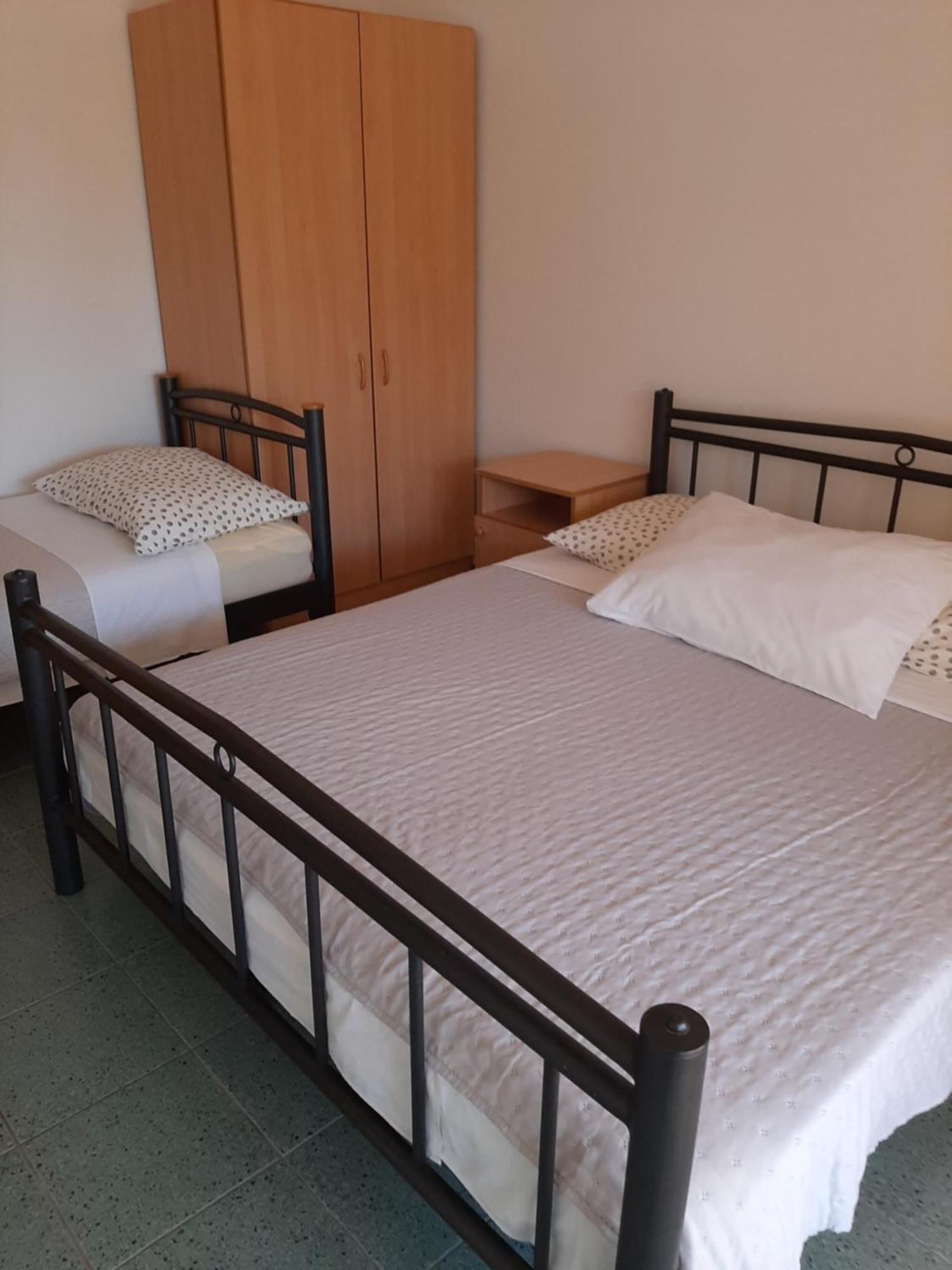 Apartments Marta Starigrad Paklenica Room photo