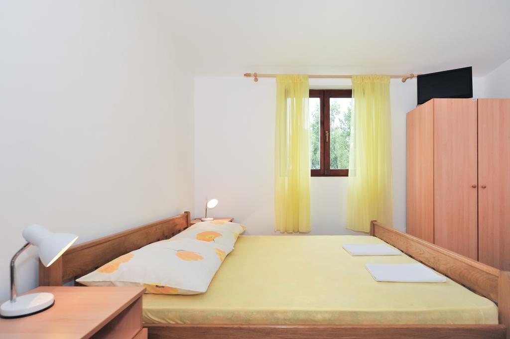 Apartments Marta Starigrad Paklenica Room photo