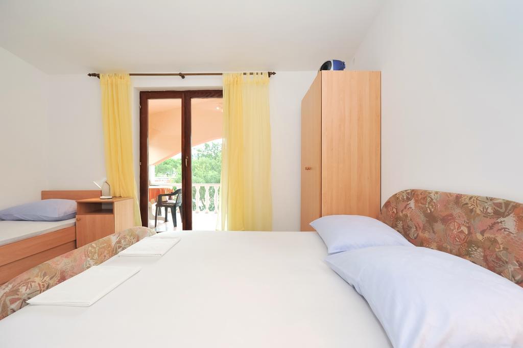 Apartments Marta Starigrad Paklenica Room photo