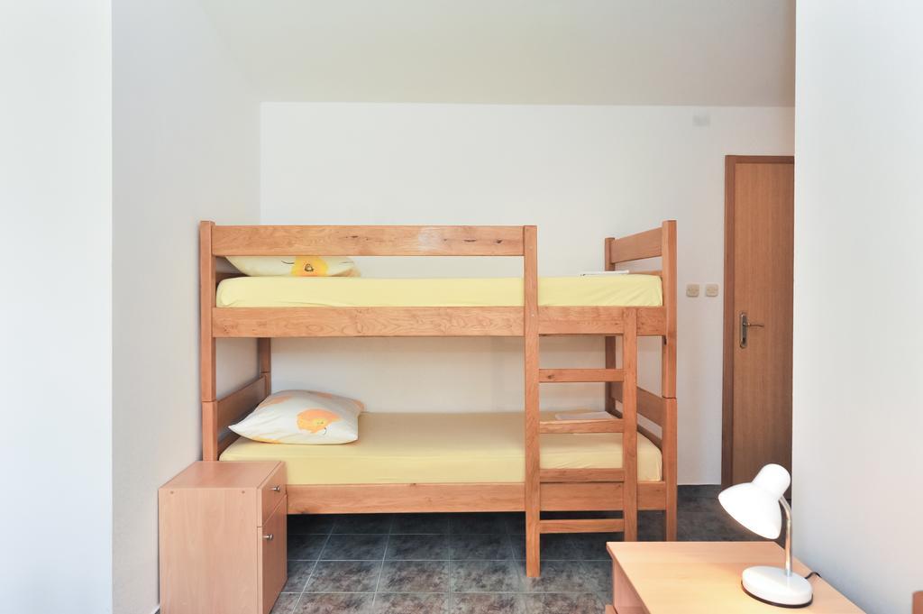 Apartments Marta Starigrad Paklenica Room photo